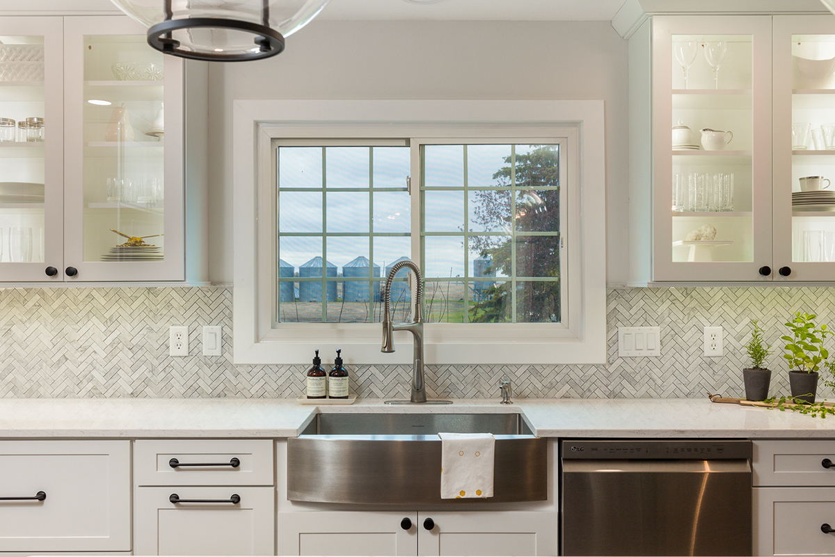 White kitchen cabinets
