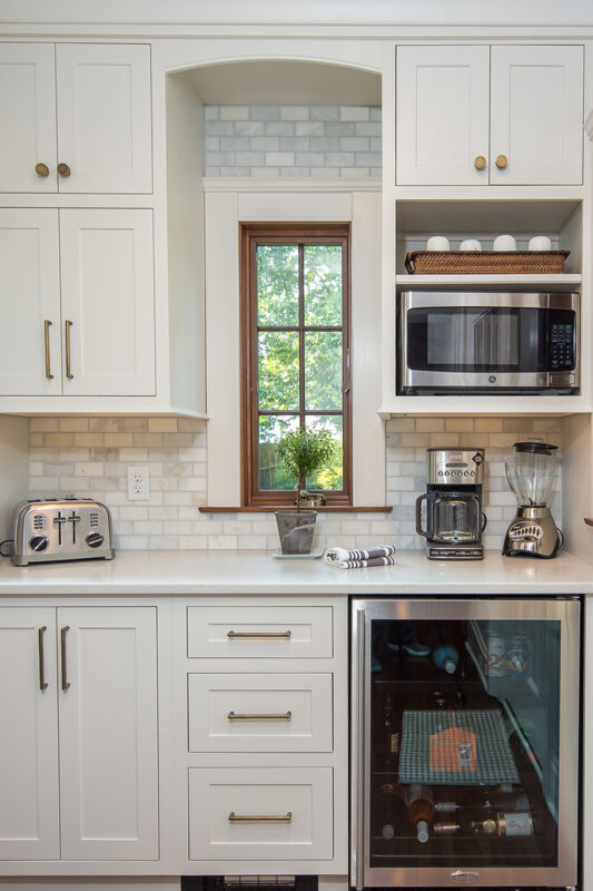 White kitchen cabinets