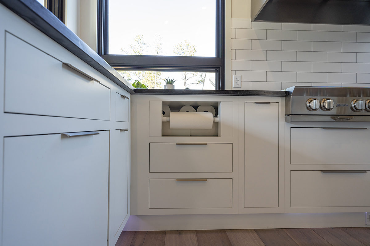 White kitchen cabinets