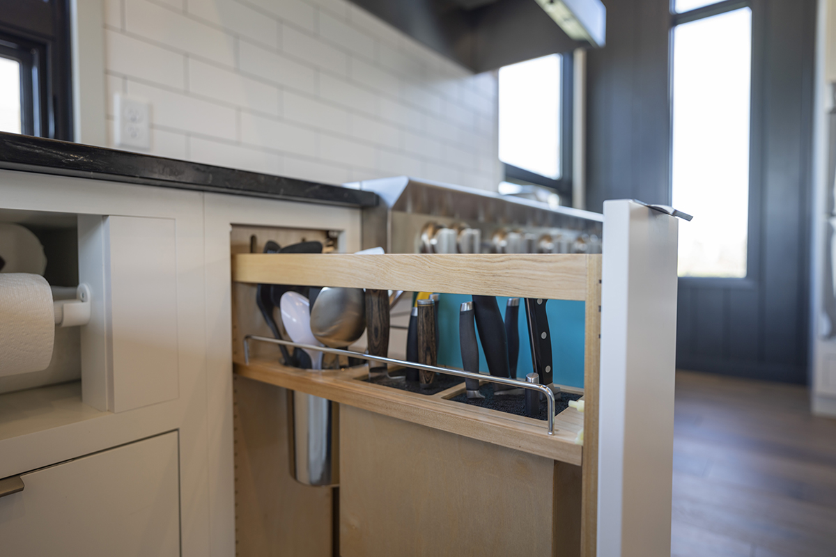 White kitchen cabinets