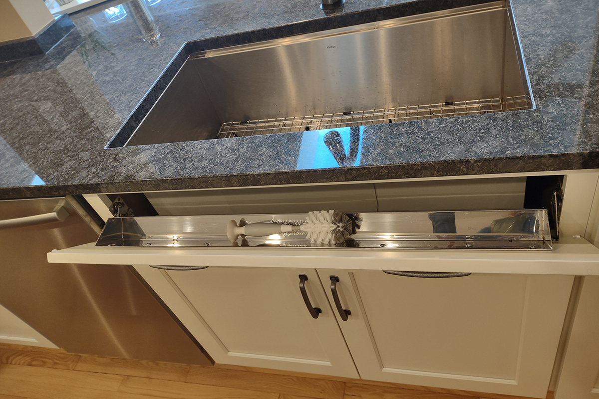 white kitchen cabinets