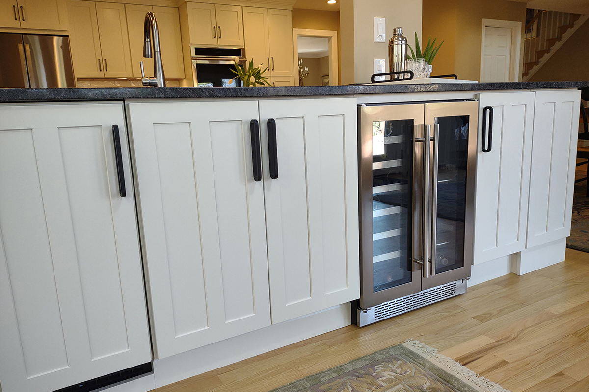 white kitchen cabinets