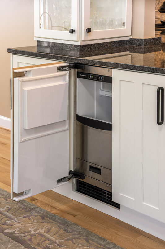 White kitchen cabinets
