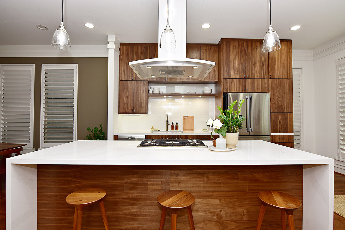Closer view of the island with the range hood over the island.