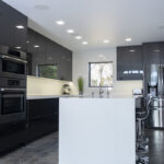 end view of the kitchen.