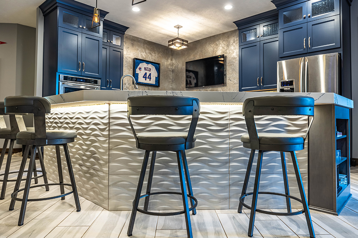 A detailed view of the underbar wavy pattern.