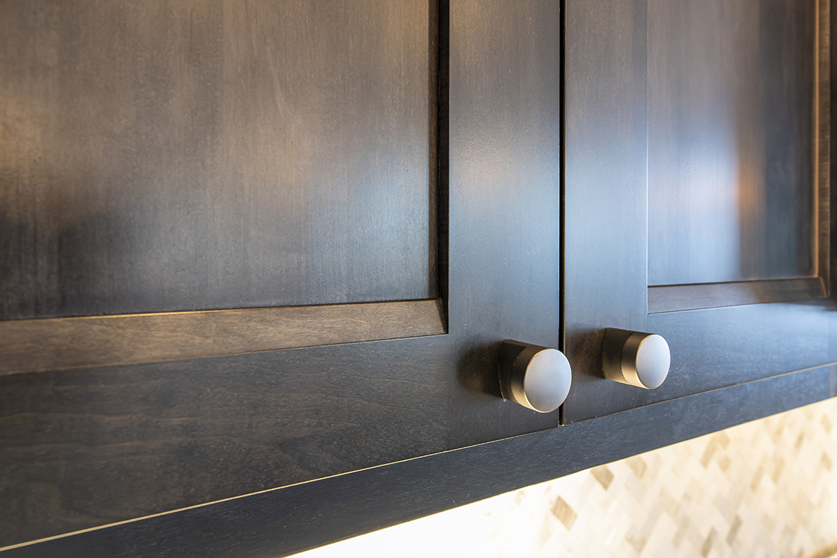 The cabinet faces are flush and the hardware of these cabinets is a sleek round hold that is not in-cut.