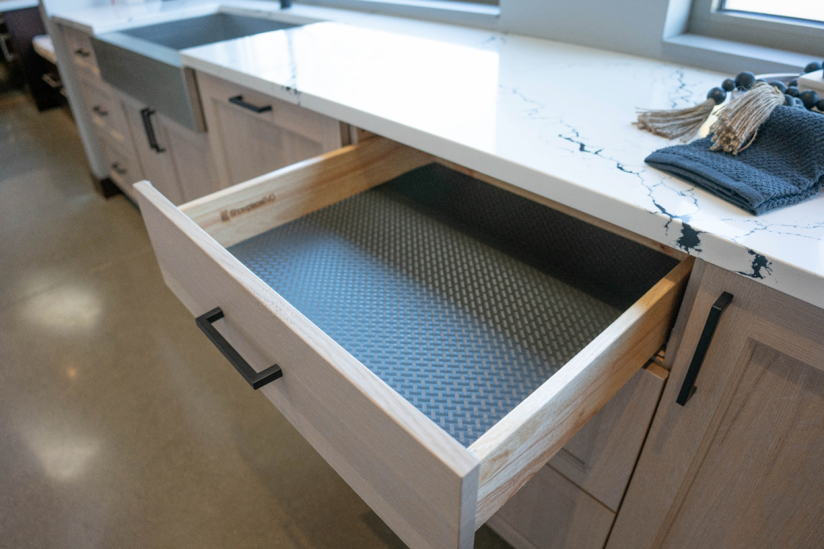 Kitchen with Pampas stain