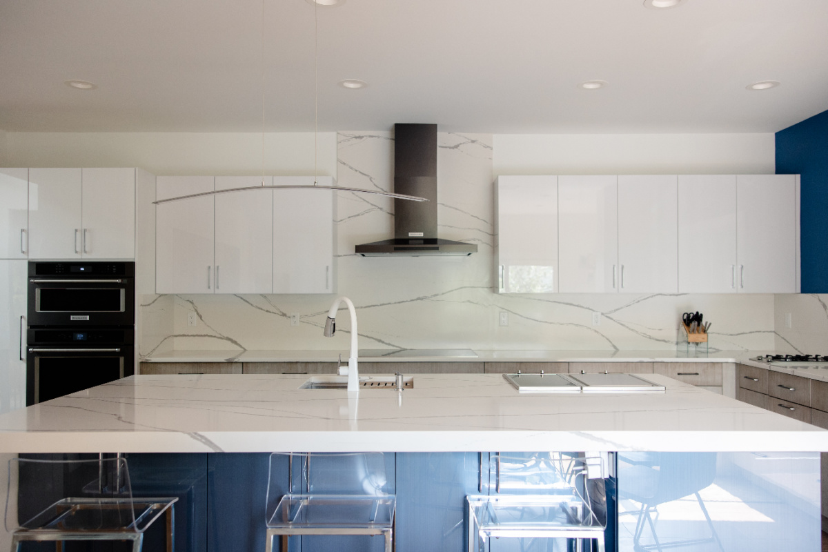 White and blue kitchen cabinets