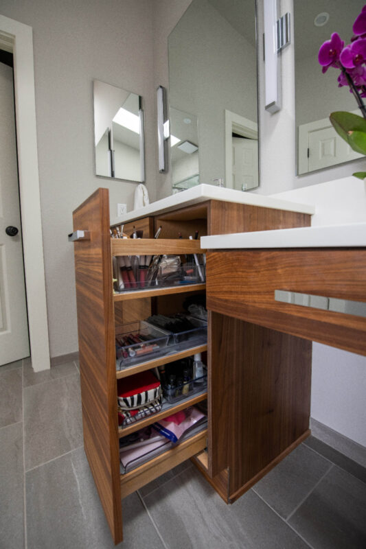 Bathroom storage cabinet with a pullout organization accessory