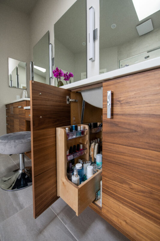 Bathroom storage cabinet with a pullout organization accessory