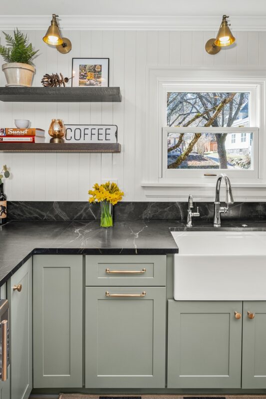 Green kitchen cabinets