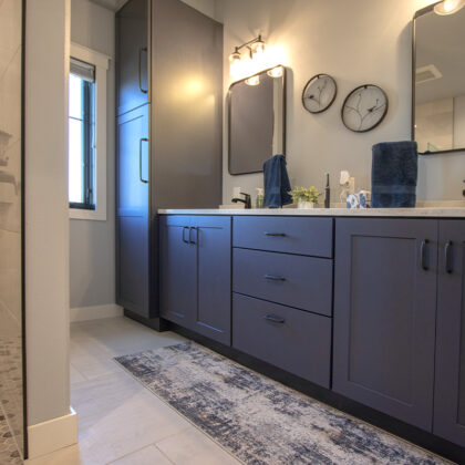 Bathroom with vanity cabinets painted in Hale Navy color.