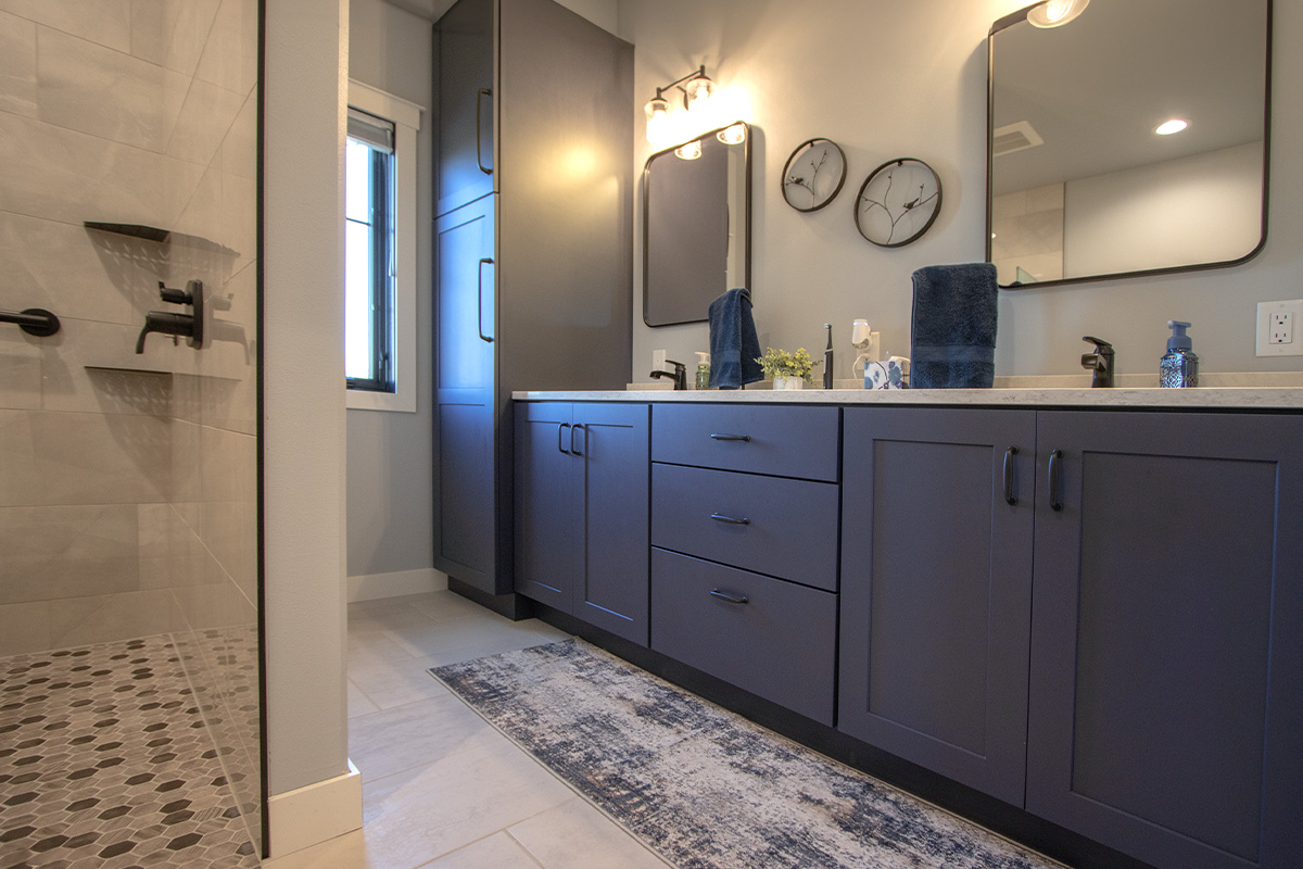 Bathroom with vanity cabinets painted in Hale Navy color.