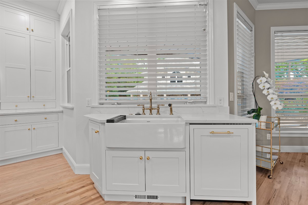 White kitchen perimeter cabinets
