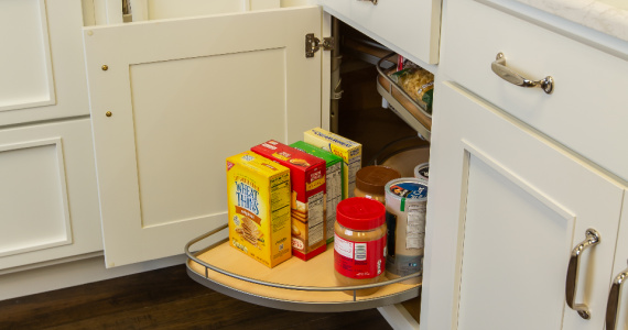 Base cabinet with lazy susan