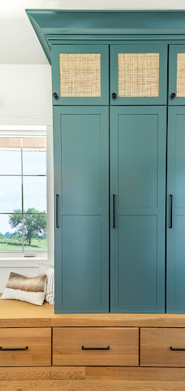Bench with locker cabinets